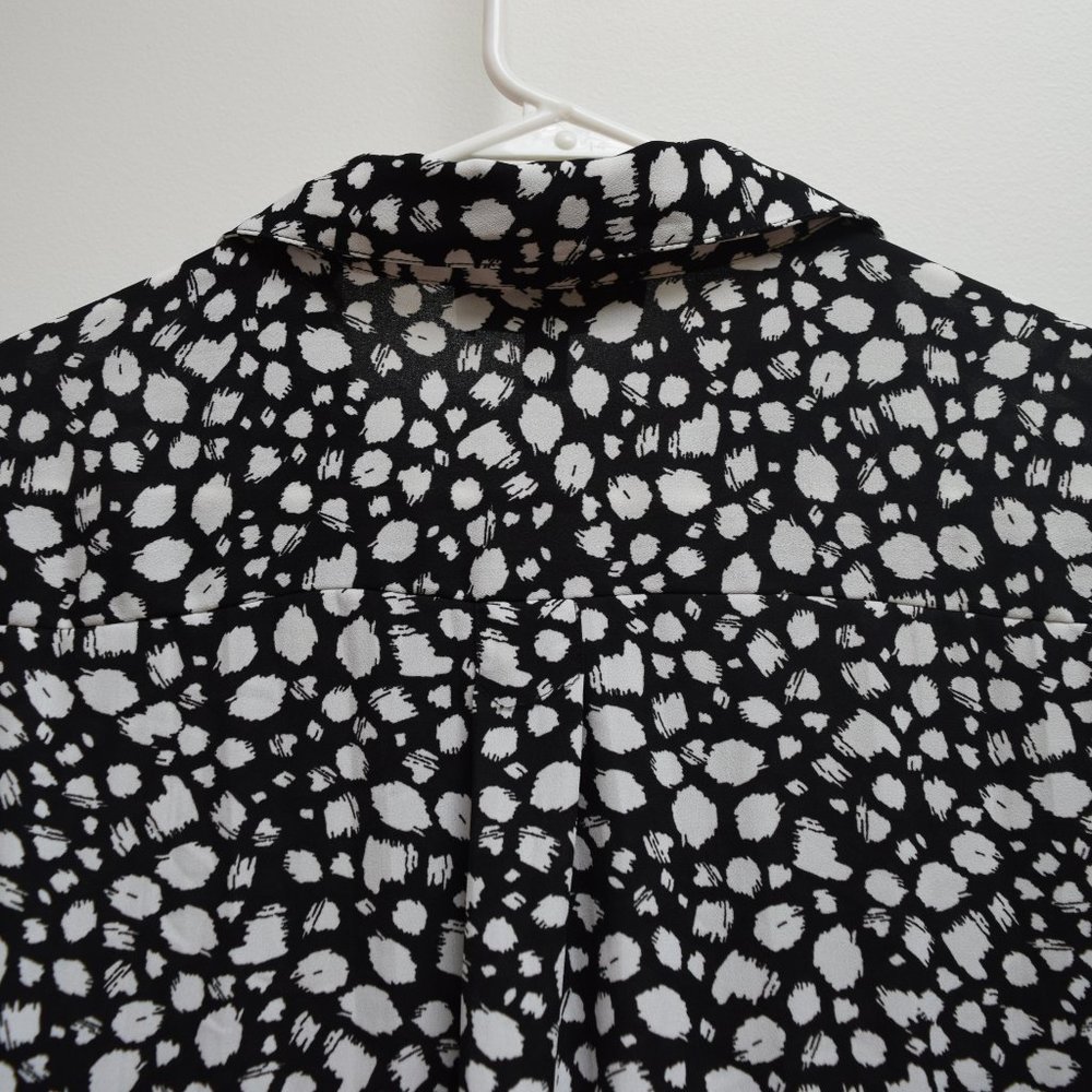 Banana Republic Classic Fit Button-Down in Women's M - Picture 11 of 11